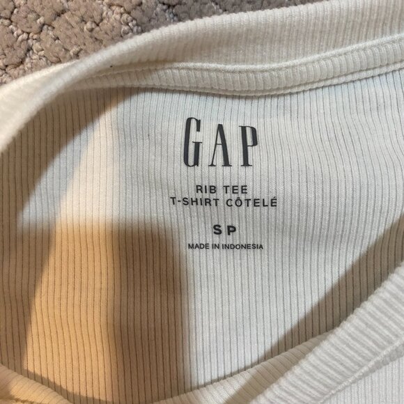 GAP Cropped Ribbed Tee - Picture 3 of 4